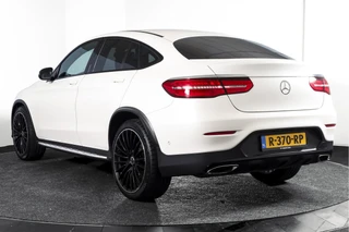 Mercedes-Benz GLC Coupé 250 4MATIC 211 PK Premium AMG Line  | S/K-Panodak | Cruise | Stoelverw. | PDC | Camera | App. Connect | ECC | LM 21" | / 26
