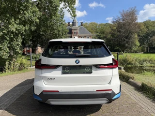 BMW iX1 xDrive30 Launch Edition 67 kWh | HUD | 360 | Keyless | BTW | LED | / 27