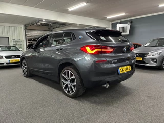 BMW X2 SDrive18i Executive / NL-auto / Navigatie / 9