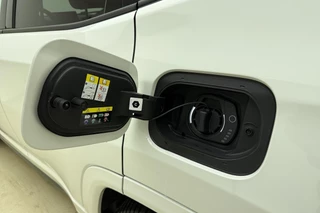 Jeep Compass 4xe 240pk Plug-in Hybrid Automaat S | Lederen bekleding | Navigatie | Trekhaak | Achteruitrijcamera | Electrische achterklep | Keyless | Stoel- en stuurverwarming | 19" Lichtmetalen velgen / 20