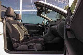 Volkswagen Golf Cabrio 2.0 TSI GTI | 2e eigenaar | DSG | Xenon | Stoelverwarming | Climatronic | Cruise control | Navigatie | Bluetooth | PDC | 18 inch Detroit | Origineel / 14