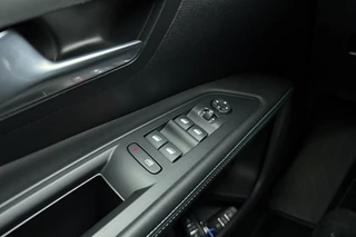 Peugeot 5008 1.2 Hybrid 136pk Allure Pack Business | Autmaat | 7 Zits | Achteruitrij camera | Elektrische achterklep | 18inch LichtMetalen Velgen / 20