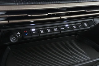 Lancia Ypsilon 1.2 Turbo Hybrid 110pk Automaat Apple CarPlay Cruise Control / 34