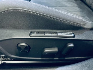 Volkswagen Golf 1.4 TSI eHybrid Navi/ CarPlay/ Stoelmassage / 19