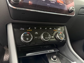 Škoda Superb COMBI 1.5 TSI ACT Business Edition - Automaat Stoelverw. Navi Camera 17inch LMV / 41