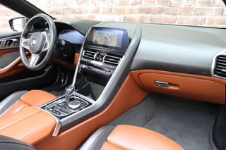 BMW 8 Serie M850i xDrive High Executive M Sport Pakket Automaat  / Live Cockpit Professional / Individual Leder Merino / Driving Assistant / Carbon Exterieur / Active Steering / Laserlight / M Sportremsysteem / Active Cruise Control met Stop en Go-functie / M Sportdifferentieel / Shadow Line / Achteruitrijcamera / Harman Kardon / 23