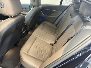 BMW i5 eDrive40 84 kWh  Head-Up ACC PDC Trekhaak M-Sport Leder 24 Maanden garantie* (Vraag naar de voorwaarden) / 28