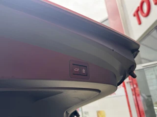 Toyota Corolla 1.8 Hybrid Business TREKHAAK STUUR+STOELVERWARMING ELEKTR. ACHTERKLEP / 23
