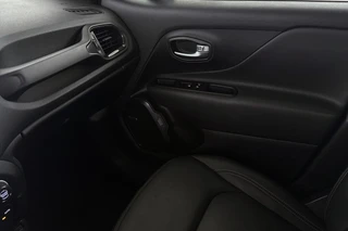 Jeep Renegade 4xe 240 Plug-in Hybrid Electric S LED Leder Stoelverwarming Trekhaak Camera Kenwood / 44