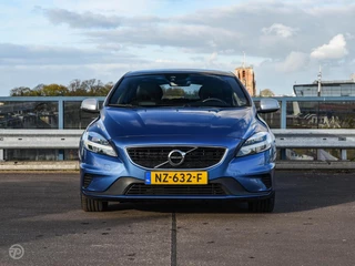 Volvo V40 2.0 D3 150 PK Business Sport R-Design Panoramadak Harman Kardon LED Standkachel Trekhaak Stoelverwarming 18" / 5