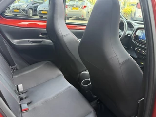 Toyota Aygo X 1.0 VVT-i MT Envy CABRIO KEYLESS PARK-SENSOREN STOELVERWARMING APPLE/ANDROID LM-VELGEN 18" / 24
