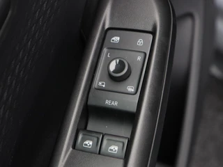 CUPRA Born Business Plus 62 kWh 204 Pk | Stoel/Stuurverwarming | Adaptive Cruise | Climatronic | CarPlay |  18 Inch | 21.452 Km !! / 19
