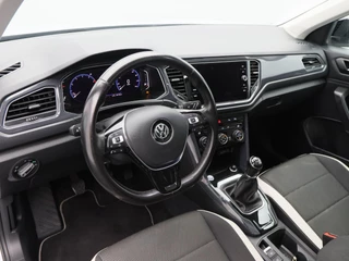 Volkswagen T-Roc 1.5 TSi Sport 150 Pk | Trekhaak | Adaptive Cruise | Camera | CarPlay | Panorama dak | 17 Inch | 159.197 Km !! / 4