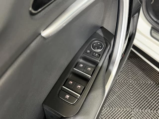 Kia ProCeed 120PK T-GDi GT-Line | Schuif/kanteldak | Stoel-en stuurwielverwarming | Elektrische achterklep | Camera | Apple CarPlay/Android Auto | Full LED | All season banden / 24