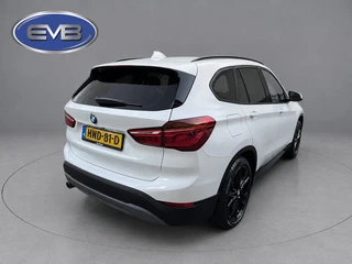 BMW X1 SDrive18i Executive achteruitrijcamera, extra getint glas, electr bedienbare achterklep, parelmoer wit / 25