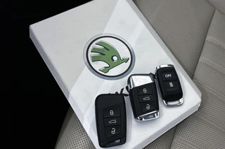 Skoda Superb Combi 1.4 TSI iV Laurin & Klement Leder Stoelventilatie Stoelverwarming Canton / 32