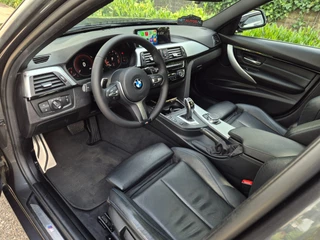 BMW 3-serie Touring M Sport High Ex Panorama A CarPlay Keyless Virtual dash Camera 320i High Executive / 2