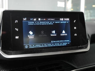 Peugeot 208 1.2 PureTech Active Pack | Lichtmetalen velgen | Parkeersensoren achter | Airconditioning | Cruise control | Getint glas / 19