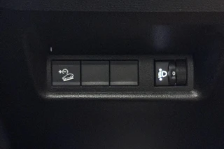 Jeep Avenger 1.2 e-Hybrid Summit Keyless Navigatie Elektrische Achterklep / 25