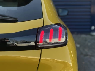 Peugeot 208 1.2 PureTech 100pk Allure | Automaat | Parkeercamera/-sensoren | Navigatie | Cruise Control | Climate Control | Full LED | Apple Carplay/Android Auto | DAB | Lichtmetalen velgen | / 9