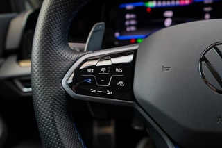 Volkswagen Golf 2.0 TSI R 4Motion  | PANO | AKRAPOVIC | DODE HOEK | STUURVERW | IQ-LIGHT | / 31