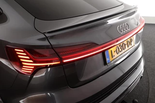Audi e-tron Sportback S quattro 503pk 95 kWh SOH 93% Panoramadak Trekhaak Leder Matrix LED B&O Memory Keyless Navigatie / 60