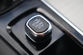 Volvo XC60 T6 Recharge AWD R-Design | Trekhaak | Parkeercamera |Panoramadak | Longe Range | Keyless / 41