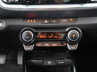 Kia Stonic 1.0 T-GDi MHEV DynamicPlusLine  - Camera - Cruise control - Stoel/stuurverwarming - AppleCarplay - Android Auto Fabrieksgarantie tot 04-2032 of 150.000km / 33