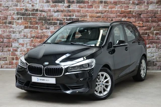 BMW 2 Serie Active Tourer 220i Executive Automaat  / Navigatiesysteem / Adaptieve LED koplampen / Hifi / Stoelverwarming / 16 Inch / Parkeersensoren voor+achter / Bluetooth / Cruise Control / Elektrische Achterklep / Verstelbare Achterbank