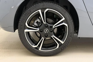 Opel Corsa 1.2 Turbo 145pk Automaat Hybrid Ultimate | DEMO | Tot 8 jaar garantie | Navigatie | Climate control | Stoelverwarming | Keyless Entry | Camera | Parkeersensoren | Alcantara bekleding | Zwart dak | 17" Lichtmetalen velgen / 15