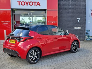Toyota Yaris 1.5 HYBRID EXECUTIVE HEAD-UP STOELVERWARMING BI-TONE PARK-SENSOREN HALF-LEDER 17"LM-VELGEN PRIVACY-GLASS / 2