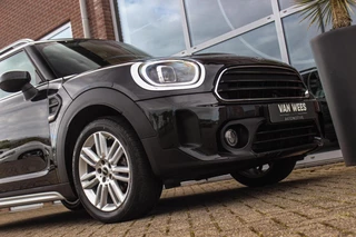 MINI Countryman 1.5 Cooper Essential | 1e eigenaar | NL auto | Driving Assistant | Camera | Sportstuur | Keyless entry | Stoelverwarming | LED | Carplay | DAB | Navigatie | PDC / 43