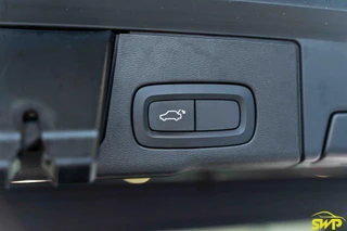Volvo XC60 2.0 T8 Twin Engine AWD R-Design | Pano | Trekhaak zwenkbaar | Navi | Cam / 24