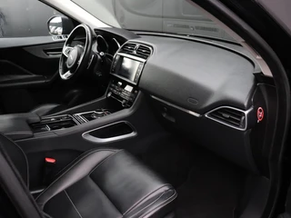 Jaguar F-PACE 2.0 Portfolio AWD 25t / 22