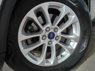 Ford Kuga 2.0 TDCi Titanium | Diesel | Trekhaak | 1900KG trekgewicht | Keyless entry en start | Lichtmetalen velgen | Navigatie | Climate control | Parkeersensoren achter / 35