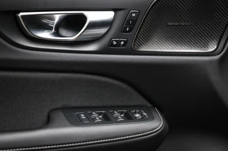 Volvo V60 2.0 B4 Ultimate Dark | PANORAMADAK | HEAD UP | STANDKACHEL | ACHTERBANKVERWARMING | 360 CAMERA | 20" / 30