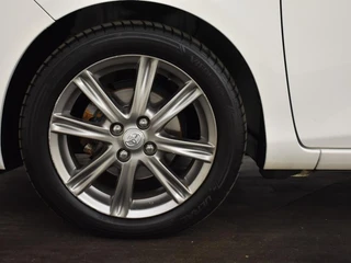 Toyota Yaris 1.3 VVT-i Aspiration | Panoramadak | Navigatie | Camera / 20