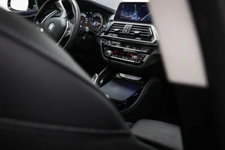BMW X4 xDrive20i X-Line High Executive | PANORAMADAK | HEAD UP | STUURVERWARMING | TREKHAAK | 19" / 18