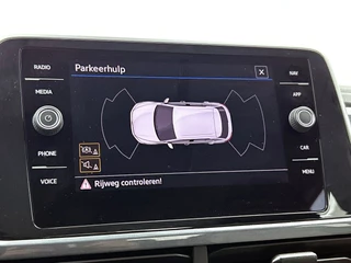 Volkswagen T-ROC 1.5 TSI Style | Automaat | Adaptive cruise | Parkeersensoren | Airco / 22