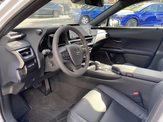 Lexus UX 300h Ultimate Edition DIRECT LEVERBAAR EL-ACHTERKLEP STUURVERW STOELVERW GROOT-SCHERM BLIND-SPOT / 16