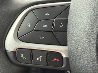 Jeep Renegade 4xe 240 Plug-in Hybrid Electric Trailhawk (Navigatie - LED - Keyless Entry - Parkeersensoren V+A - Automatische Airco - 4WD - 17" incl 4S - Dodehoek detectie) / 17