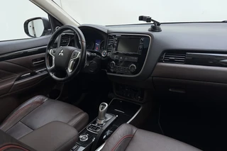 Mitsubishi Outlander 2.0 PHEV Automaat instyle | Navigatie | Lederen bekleding | Achteruitrijcamera | Elektrische achterklep | Stoel- en stuurverwarming | Verwarmd voorraam / 18