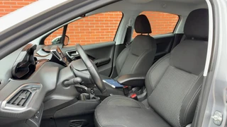 Peugeot 208 1.2 PureTech BlueLease Allure Navigatie Clima Velgen / 16
