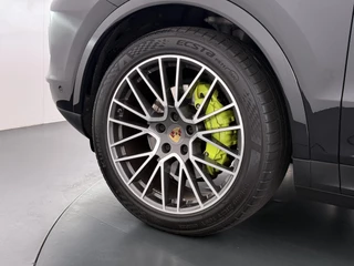 Porsche Cayenne 3.0 E-Hybrid Platinum Edition SOH 100%! 340kw | MEM. SEATS | Luchtvering | pano | stoelverwarming + verkoeling | 360 camera | Bose | sportchrono | mega knappe auto! | incl 12 mnd Bovag garantie | / 15