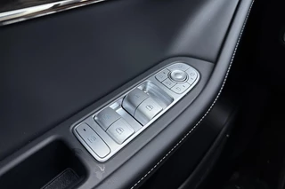 Omoda 5 EV Premium 61 kWh | Camera's rondom | Schuif/kantel dak | LED verlichting | Lederen bekleding | Stoelverwarming/ventilatie | Sfeerverlichting | Drive assist / 24
