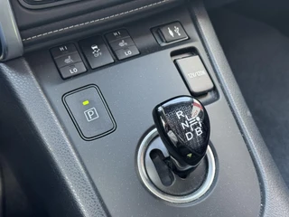 Toyota Auris 1.8 Hybrid Dynamic Ultimate NAVI CRUISECONTROL STOELVERWARMING / 13