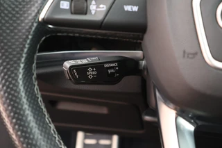 Audi Q3 45 TFSIe 245pk S edition Trekhaak Keyless Stoelverwarming Navigatie Adaptive Cruise S-Line / 18
