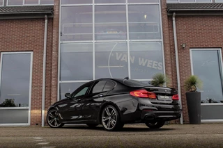 BMW 5-serie M550d xDrive High Executive | 2e eigenaar | Driving Assistant Plus | Innovation pakket | Stoelverwarming & -ventilatie | Stuurverwarming | Harman-kardon | 360 camera / 5