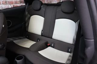 MINI Cooper Hatchback Chili Business 3 deurs  / Navigatiesysteem Professional / Panoramadak / LED / Climate Control / Parkeersensoren / Sportstoelen / Cruise Control / Bluetooth / 17 Inch / Chrome Line / Lichtpakket / Extra Getint Glas / 14