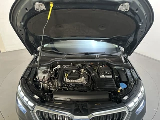 Skoda Kamiq 1.0 TSI 110pk Business Edition LED Stoelverwarming Navigatie Parkeersensoren Virtual Cockpit / 17